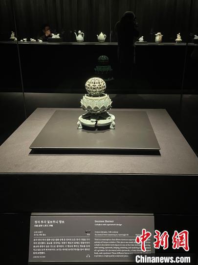 图为当地时间11月22日，韩国国立中央博物馆高丽青瓷陈列馆预展上的展品。　万佳欣 摄