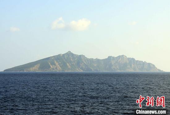 中国海警舰艇编队11月25日在中国钓鱼岛领海巡航