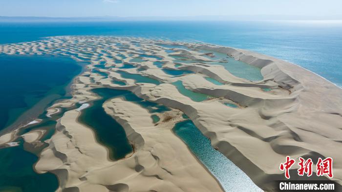图为马海清摄影作品《水上沙漠》。　祁连山国家公园青海省管理局供图