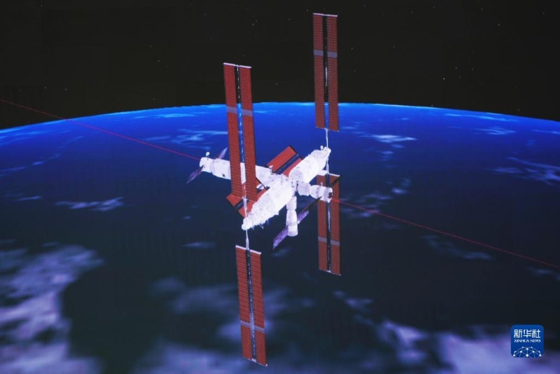 11月30日在酒泉卫星发射中心拍摄的神舟十五号载人飞船与天和核心舱自主快速交会对接的模拟图像。（图源：新华社）