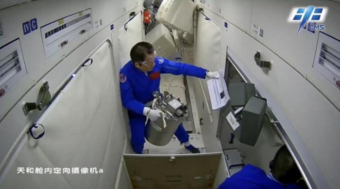 核心舱卫生区。图片来源：中国载人航天工程办公室官方微信