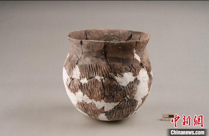 图为春秋时期陶器“陶素口圜底罐”。　重庆市文物考古研究院供图