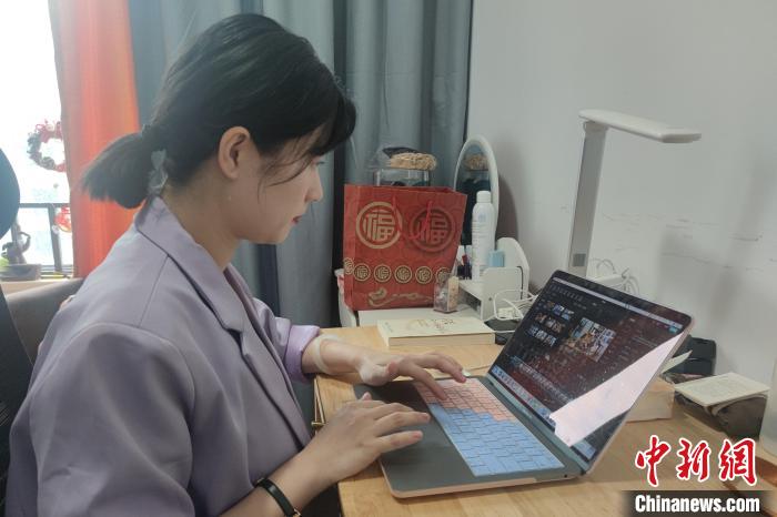 马荞茵把“台湾高先生和福建马小姐”的日常做成视频分享给两岸网友。　受访者供图