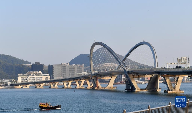 香港将军澳跨湾大桥正式通车