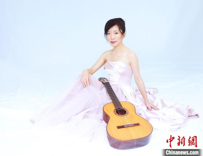 古典吉他演奏家杨雪霏推新专辑用音乐讲述一个小女孩成长之路