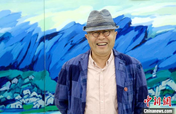 华人艺术家晨晓：用“中国好色彩”带给大众“快乐生活美学”