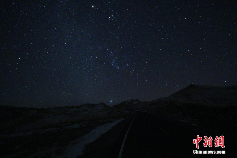 青海都兰海寺垭口“邂逅”最美星河