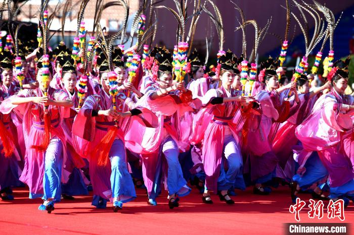 妈祖祭典上的乐舞表演。　王东明 摄