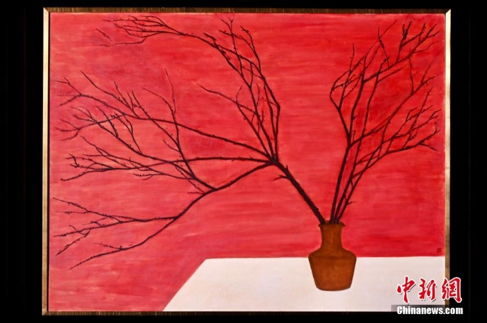 常玉的花卉画作《红底瓶枝》