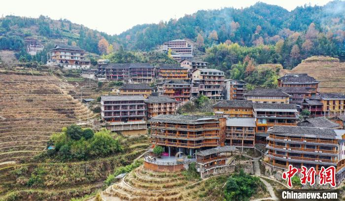 圖為12月19日，無人機航拍的大寨村。　楊宗盛 攝
