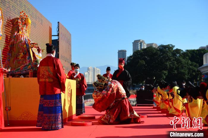 图为陈靖姑文化会香颂典仪式。　石美祥 摄