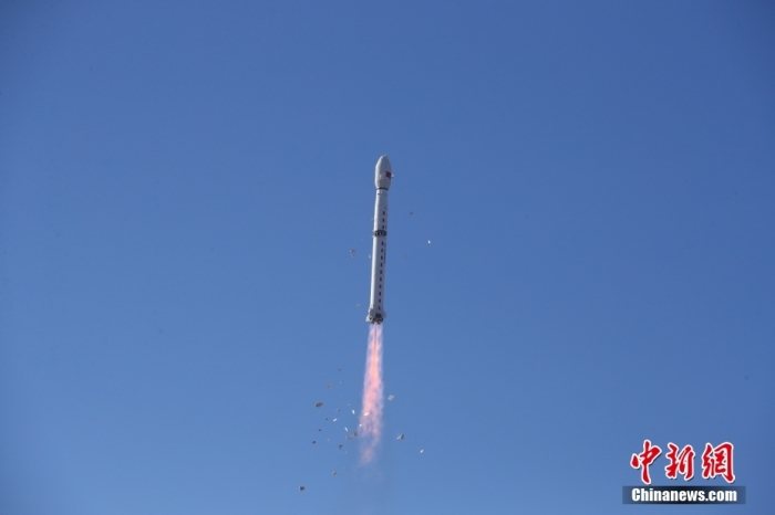 北京时间12月27日15时37分，中国在太原卫星发射中心使用长征四号乙运载火箭，成功将高分十一号04星发射升空，卫星顺利进入预定轨道，发射任务获得圆满成功。王晓虎 摄