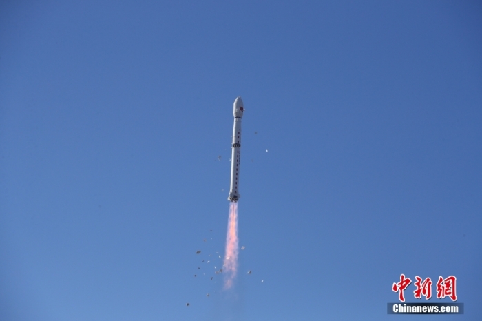 北京时间12月27日15时37分，中国在太原卫星发射中心使用长征四号乙运载火箭，成功将高分十一号04星发射升空，卫星顺利进入预定轨道，发射任务获得圆满成功。王晓虎 摄