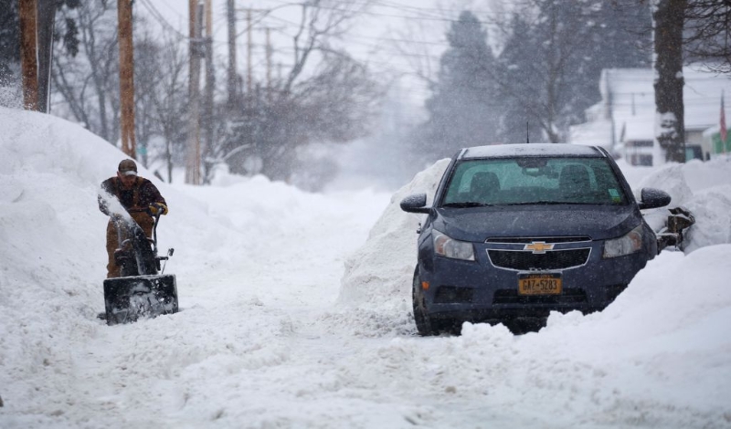纽约州西部伊利郡行政首长波隆卡兹（Mark Poloncarz）发推文称，该郡至少已有27人因这场暴风雪死亡。(图 路透社)