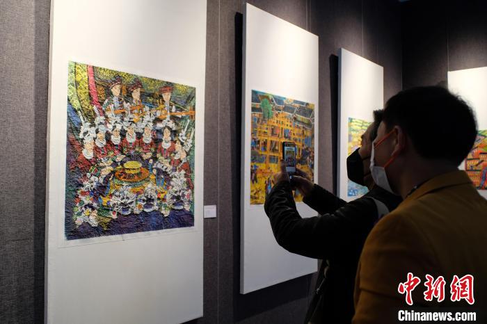 广西柳州举办农民画作品展传统技法加入中西元素