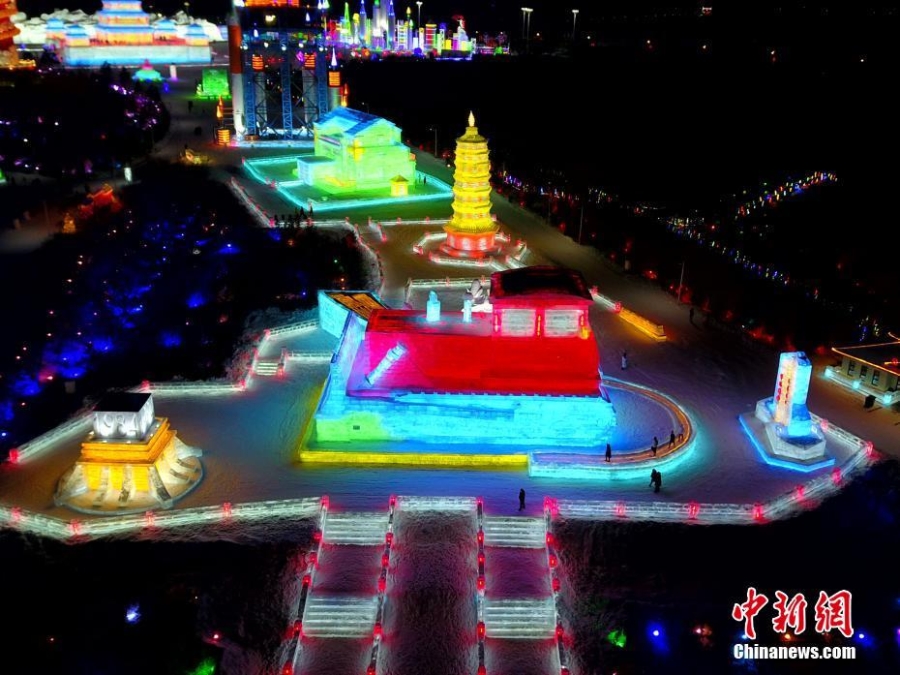 吉林長春夢幻冰雕引眾多市民打卡