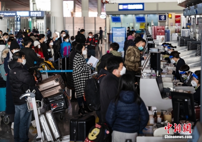 1月8日，中国对新冠病毒感染实施“乙类乙管”，根据国际疫情形势和各方面服务保障能力，有序恢复中国公民出境旅游。 <a target='_blank' href='/'>中新社</a>记者 侯宇 摄