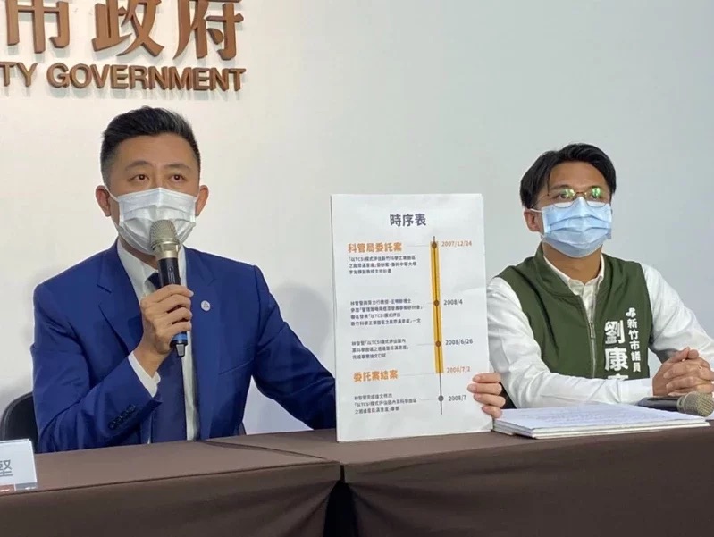 前新竹市长林智坚开记者会说明论文涉嫌抄袭事件。（图源：台湾《联合报》）