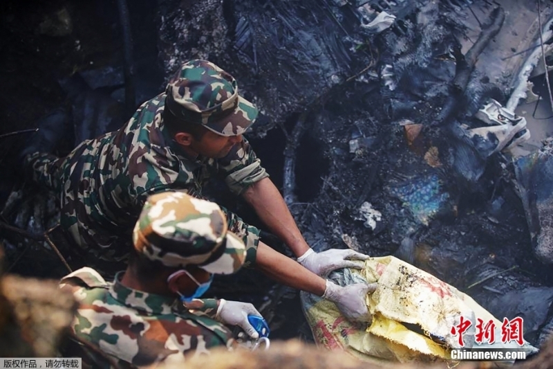 尼泊尔一架载有72人客机坠毁 直击事发现场