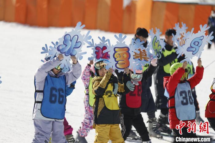 图为第十二届鸟巢欢乐冰雪季活动现场。　<a target='_blank' href='/'>中新社</a>记者 韩海丹 摄