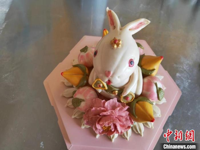 图为花馍作品“玉兔迎春”。　潞州区融媒体中心供图