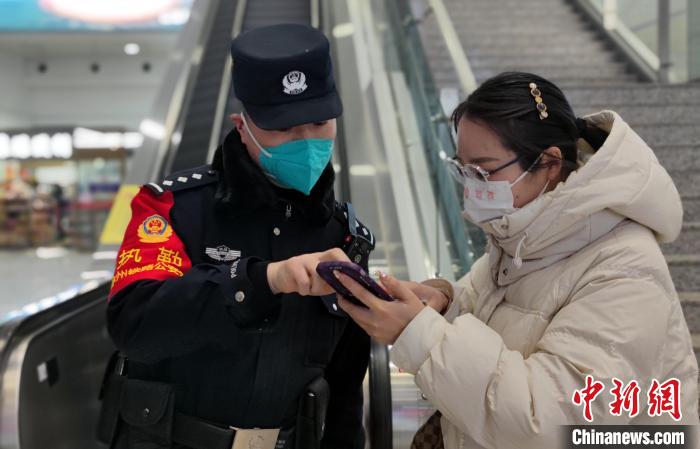 春节假期数万铁警坚守万里铁道守护万家平安团圆