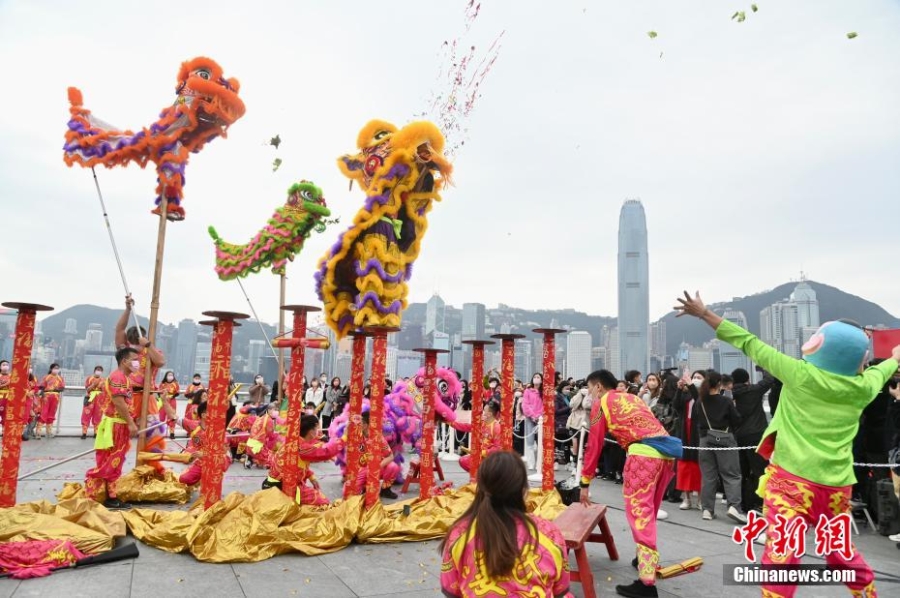 （新春見聞）香港尖沙咀一商場舞龍舞獅恭賀新春