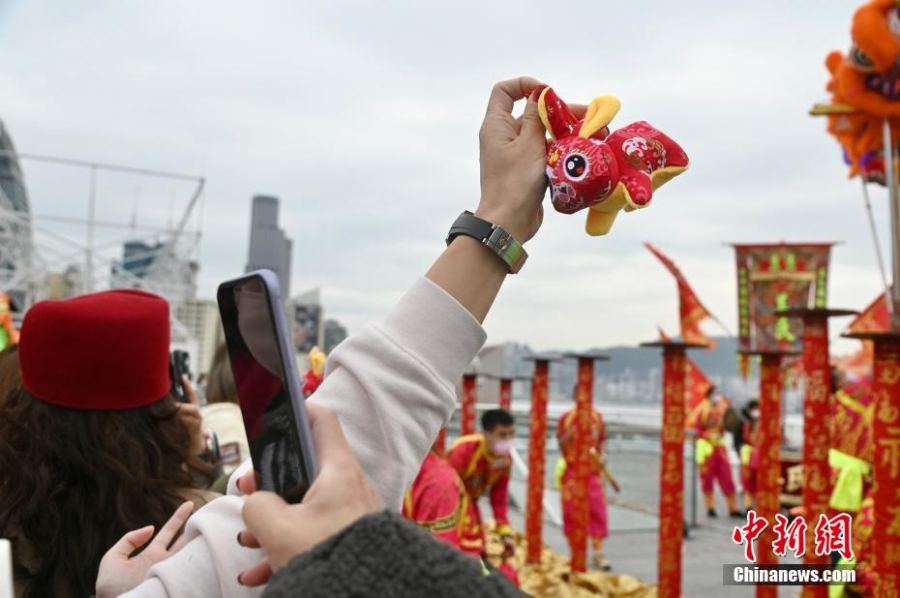 （新春見聞）香港尖沙咀一商場舞龍舞獅恭賀新春