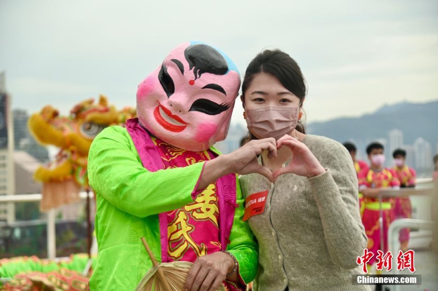 （新春見聞）香港尖沙咀一商場舞龍舞獅恭賀新春