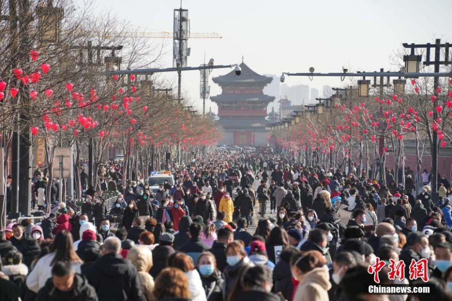 山西大同：正月初八民众街头“游八仙”