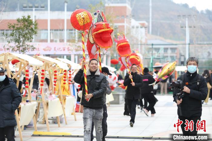 （新春走基层）浙江青田3.8万侨胞回乡过年中西融合为文旅市场增色