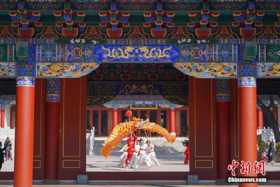 雲南昆明：獅舞龍騰慶新春