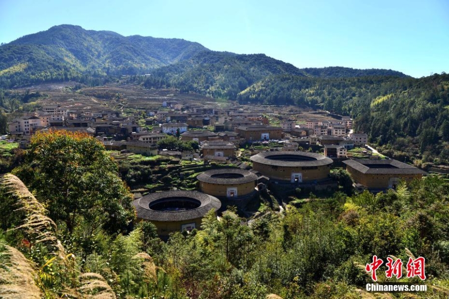 （新春走基层）探访福建永定初溪土楼古村落