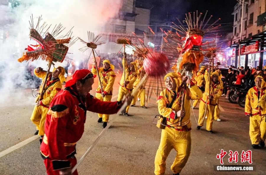 （新春走基层）福建沙县：“香龙”祈福“闹元宵”