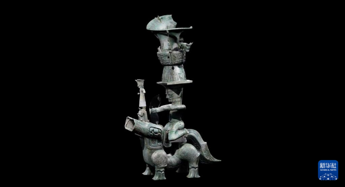 三星堆神人神兽合体