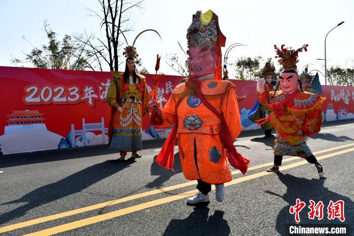 图为长乐神像巡游。　吕明 摄