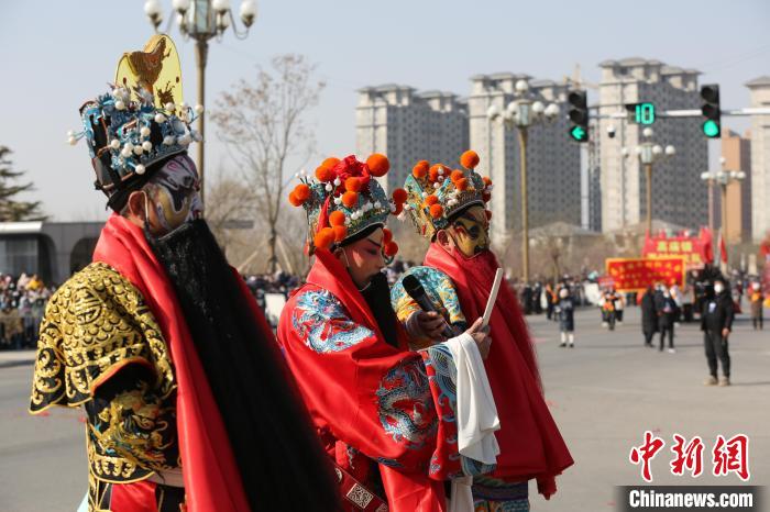 青海年·醉海东：百龙千狮闹新春，河湟传统社火集中展演
