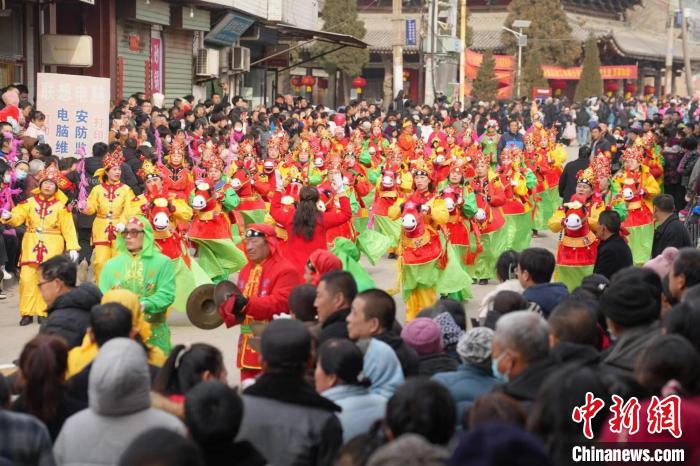 风行于山西的传统民俗活动“跑竹马”。　武俊杰 摄