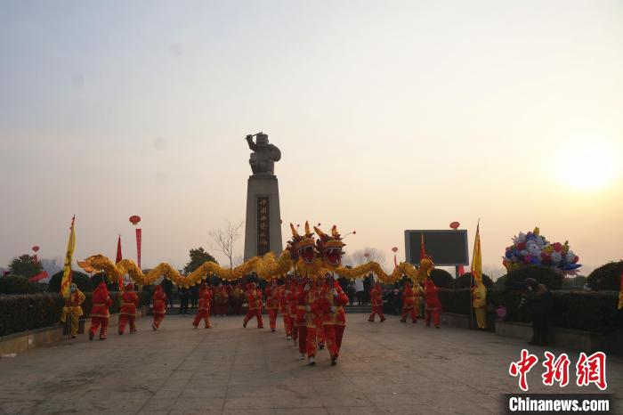 特写：马街书会再续前约：鼓乐喧腾上演千台戏