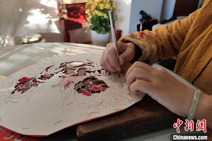 李尧宝刻纸是福建省闽南地区的传统民间艺术。　吴冠标 摄