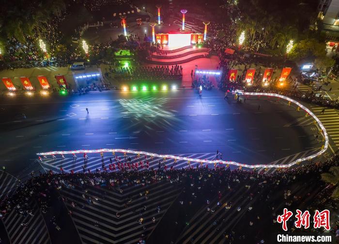 福建永安：民俗踩街闹元宵，古韵新风年味浓