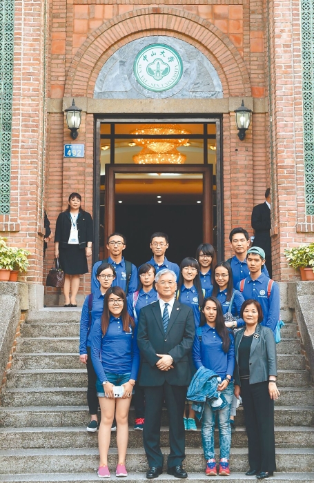 夏立言2015年参访广州中山大学