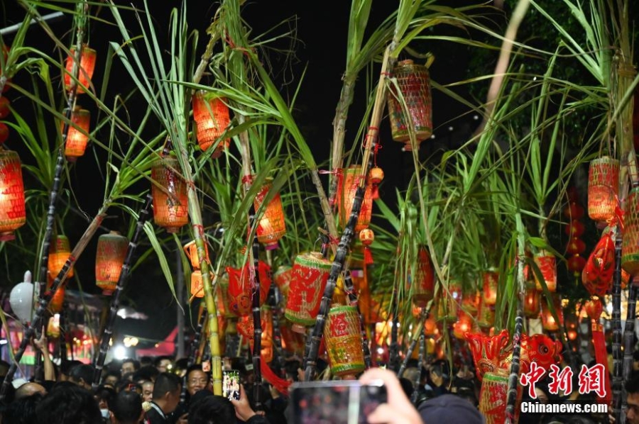 廣東潮州溪口村舉辦“穿蔗巷”民俗活動