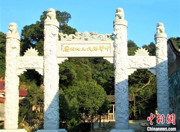 图为中华游氏文化公园门楼。
