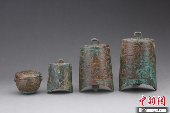陕西陶渠遗址发现8座“甲”字形大墓系两周时“京”国所在地