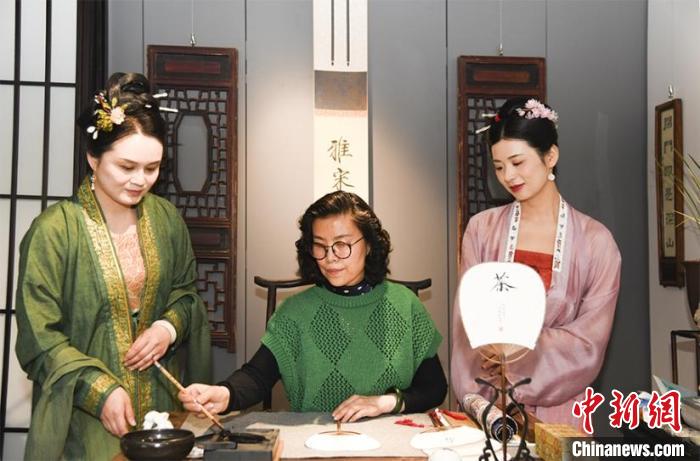 图为“宋潮来袭”场景“文心雕龙”一隅。　丁来 摄