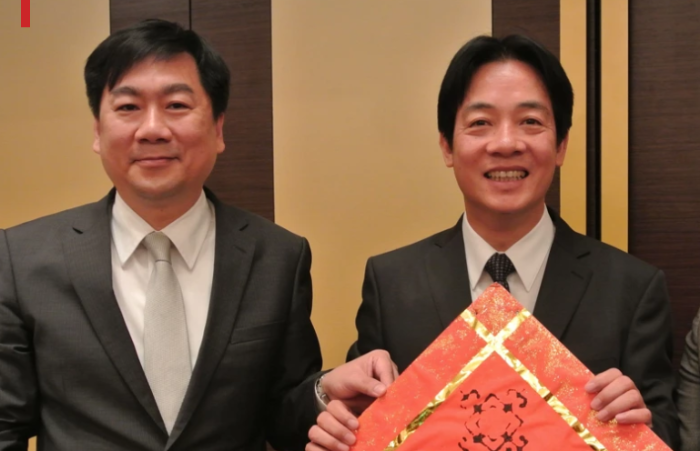 行政院发言人的陈宗彦（左）与赖清德（右）