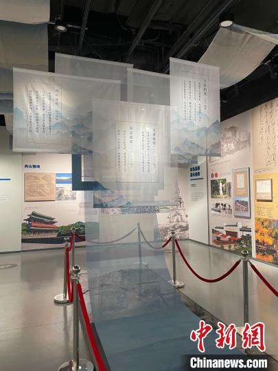 展览围绕“燕京八景”进行创意布置 李双南 摄