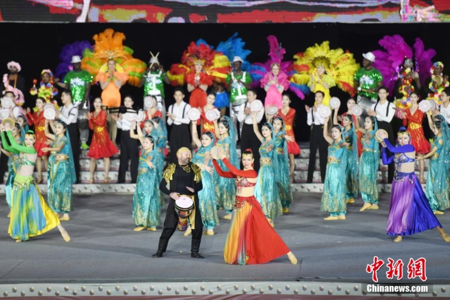 海内外鼓队云集湖南吉首拼鼓技