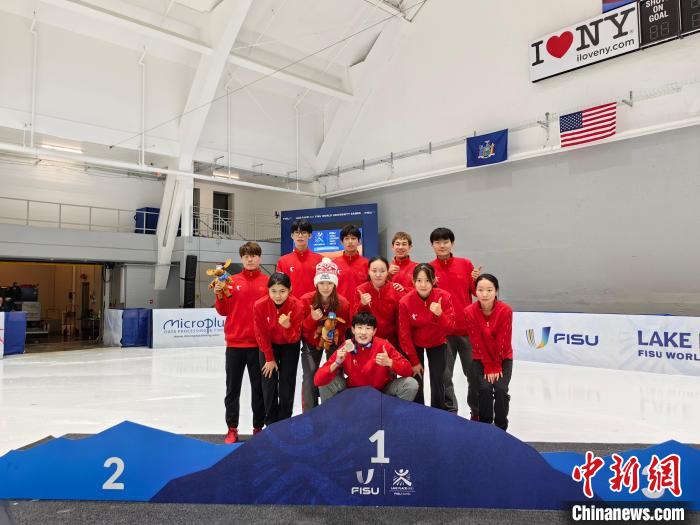 中国大学生闪耀世界赛场冰雪深心再攀高峰